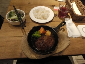 【SYNTH（シンス）西梅田ブリーゼタワーブログ】SYNTH×Business-Airport西梅田ブリーゼタワー付近の洋食店♪